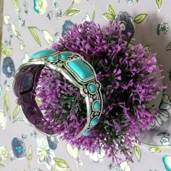 Turquoise and Silver Metal Cuff Bracelet - Picture 5 of 7